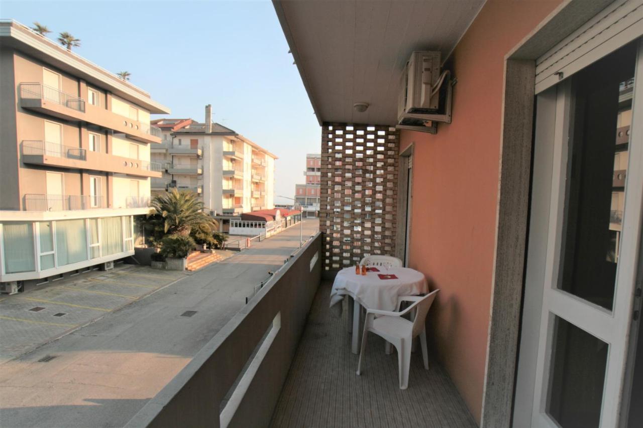 Residence Houston Lido di Jesolo Buitenkant foto